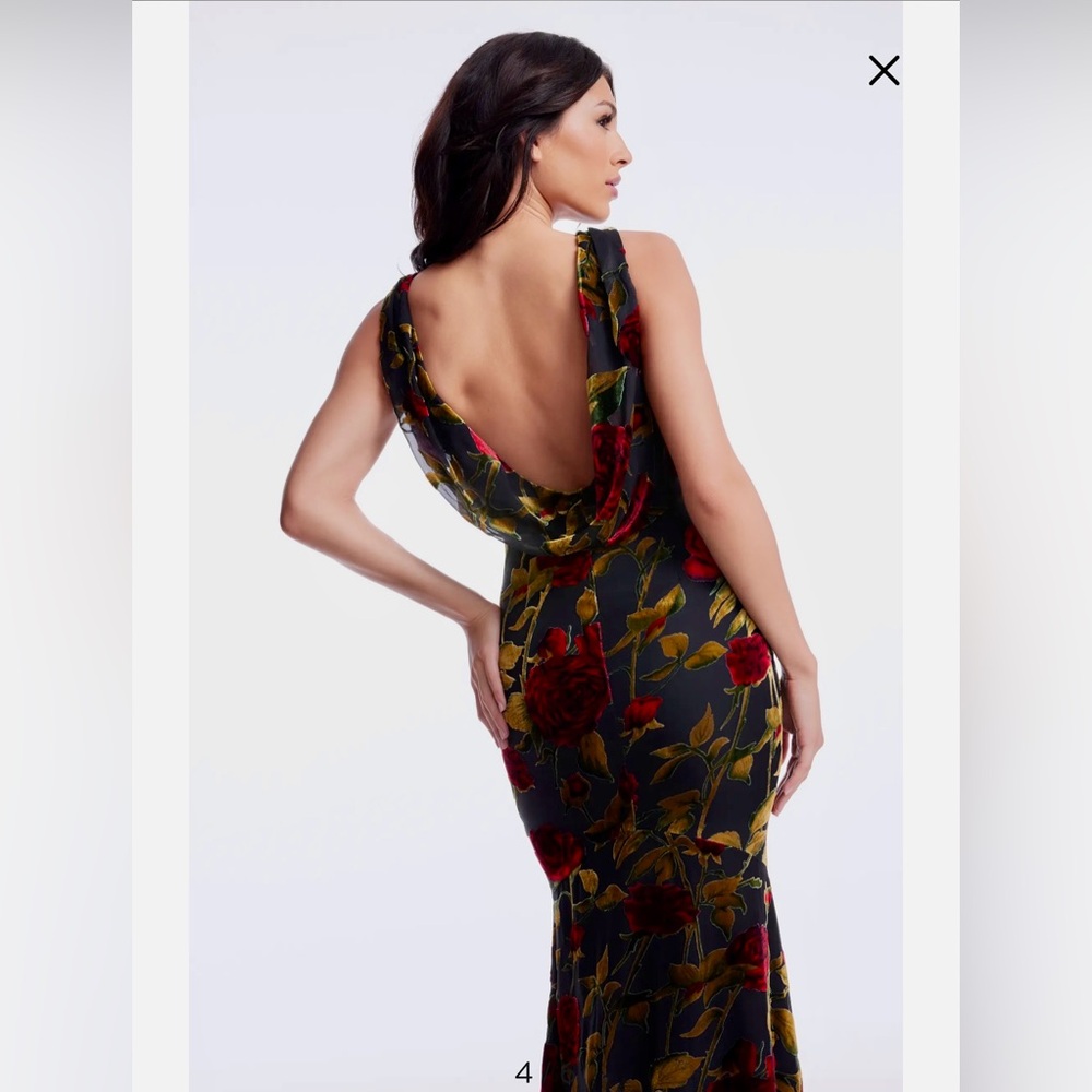 Dress the Population Cherilyn Velvet Mermaid Gown - Picture 7 of 13